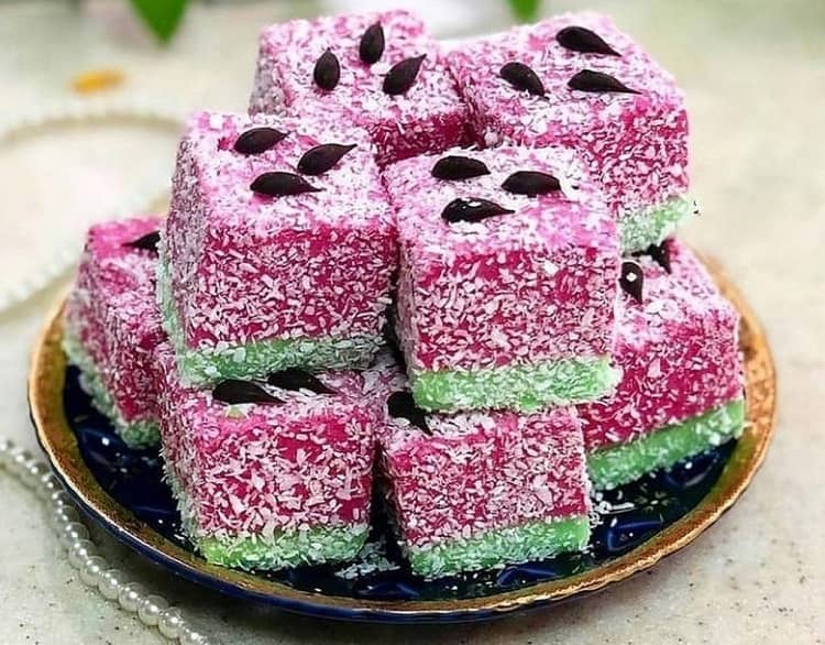 طرز تهیه مارشمالو یا پف پفی؛ یک شیرینی مناسبتی طرز تهیه مارشمالو یا پف پفی؛ یک شیرینی مناسبتی