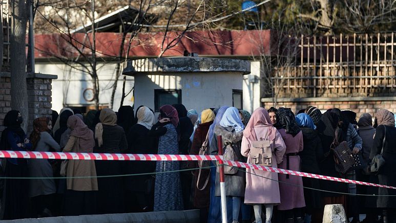 طالبان تحصیل زنان در دانشگاه ها را به حالت تعلیق درآورد طالبان تحصیل زنان در دانشگاه ها را به حالت تعلیق درآورد