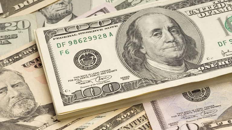 سقف فروش ارز به این افراد افزایش یافت سقف فروش ارز به این افراد افزایش یافت