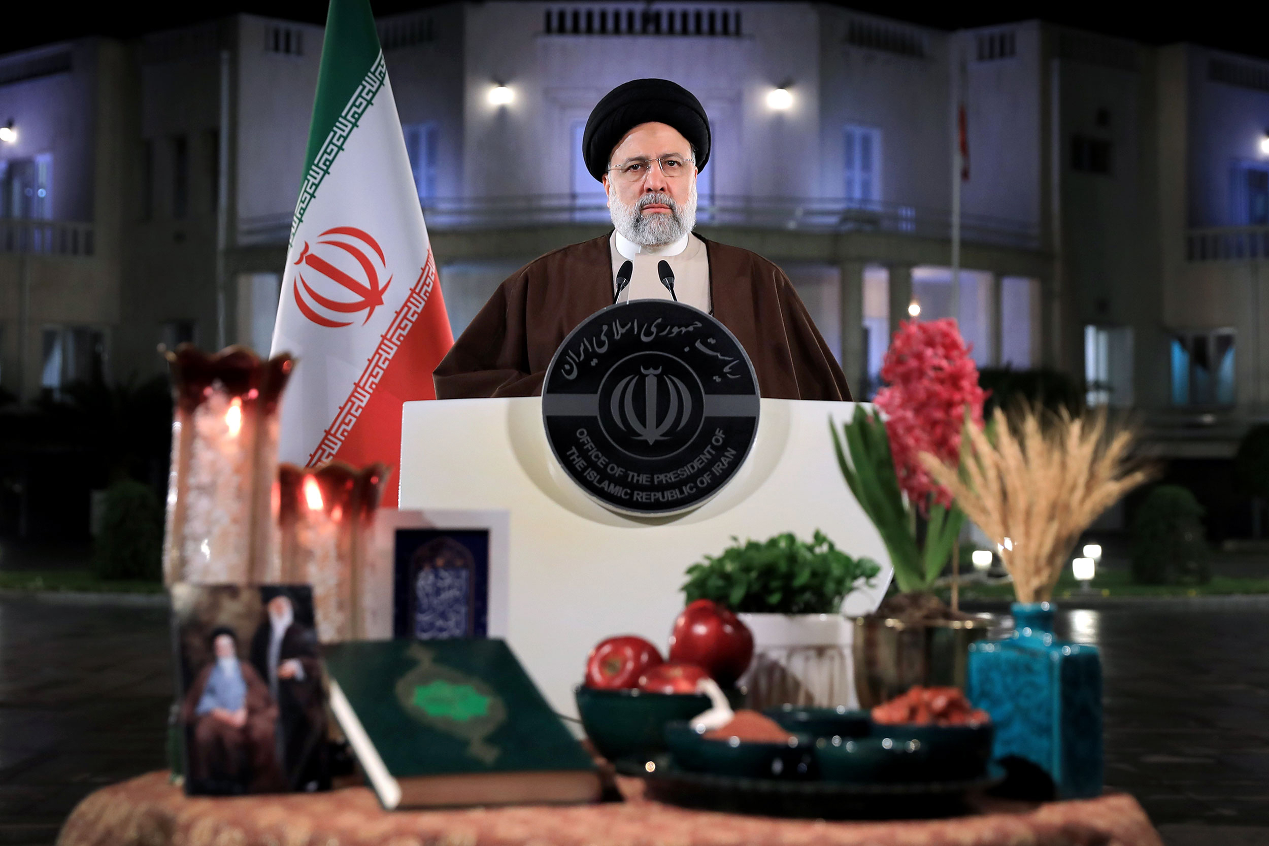 کنترل تورم همراه با رشد اقتصادی پایدار برنامه اصلی دولت در سال ۱۴۰۲ / روزی نیست که از سختیهای زندگی و معیشت مردم در رنج نباشم کنترل تورم همراه با رشد اقتصادی پایدار برنامه اصلی دولت در سال ۱۴۰۲ / روزی نیست که از سختیهای زندگی و معیشت مردم در رنج نباشم
