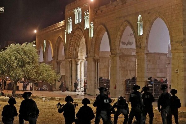 حمله شبانه نظامیان صهیونیست به مسجدالاقصی حمله شبانه نظامیان صهیونیست به مسجدالاقصی