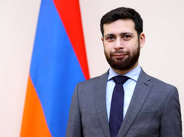 تاکید ارمنستان بر چشمانداز همکاری نظامی با ایران تاکید ارمنستان بر چشمانداز همکاری نظامی با ایران