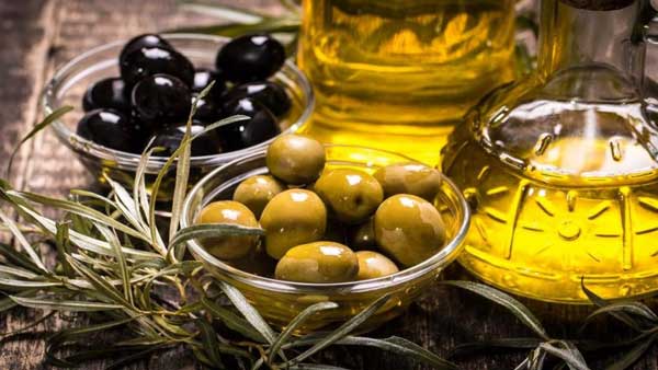 چقدر روغن زیتون مصرف کنیم؟ + عوارض مصرف زیاد روغن زیتون چقدر روغن زیتون مصرف کنیم؟ + عوارض مصرف زیاد روغن زیتون