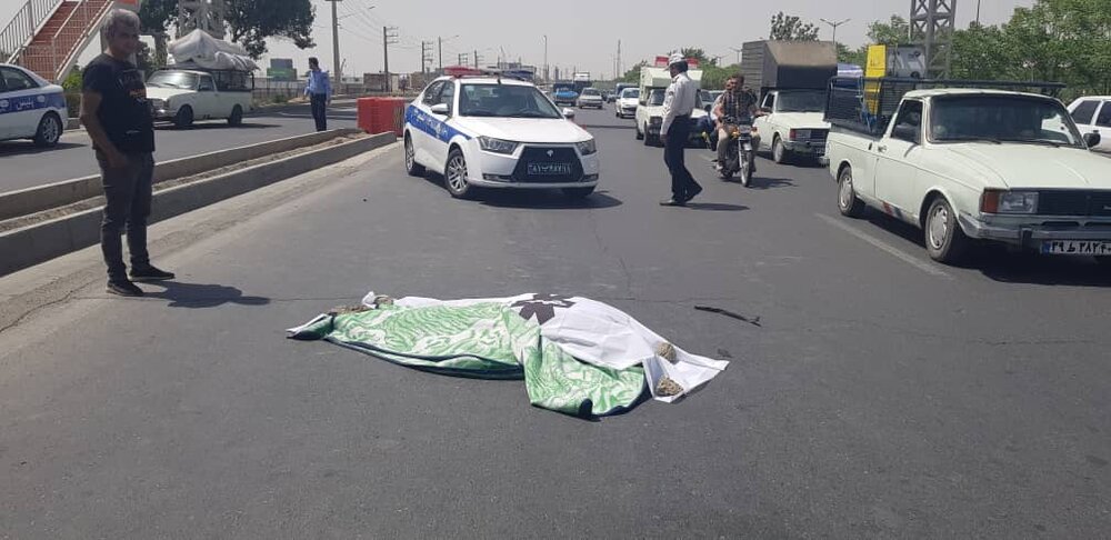 تصادف مرگبار یک عابر پیاده در بزرگراه آزادگان تصادف مرگبار یک عابر پیاده در بزرگراه آزادگان