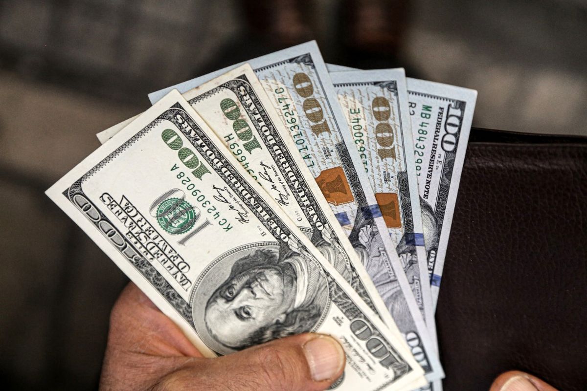 متوسط قیمت دلار در دی ماه؛ کمتر از ۴۱ هزار تومان متوسط قیمت دلار در دی ماه؛ کمتر از ۴۱ هزار تومان