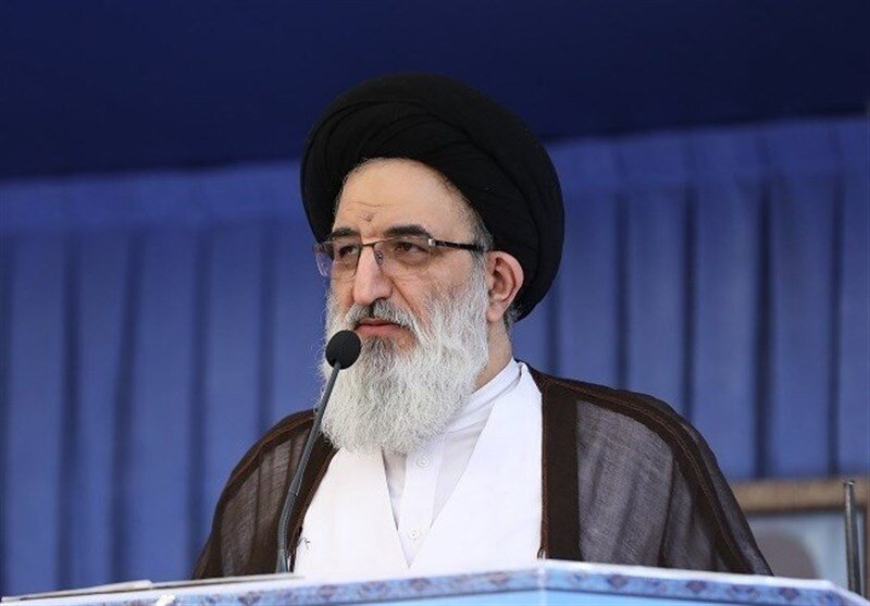 امام جمعه کرج: آقای مسؤلی که کار خود را در بحث بی حجابی به درستی انجام نمیدهی، تو یا خوی استکباری داری یا در اجرای قانون ترسویی امام جمعه کرج: آقای مسؤلی که کار خود را در بحث بی حجابی به درستی انجام نمیدهی، تو یا خوی استکباری داری یا در اجرای قانون ترسویی