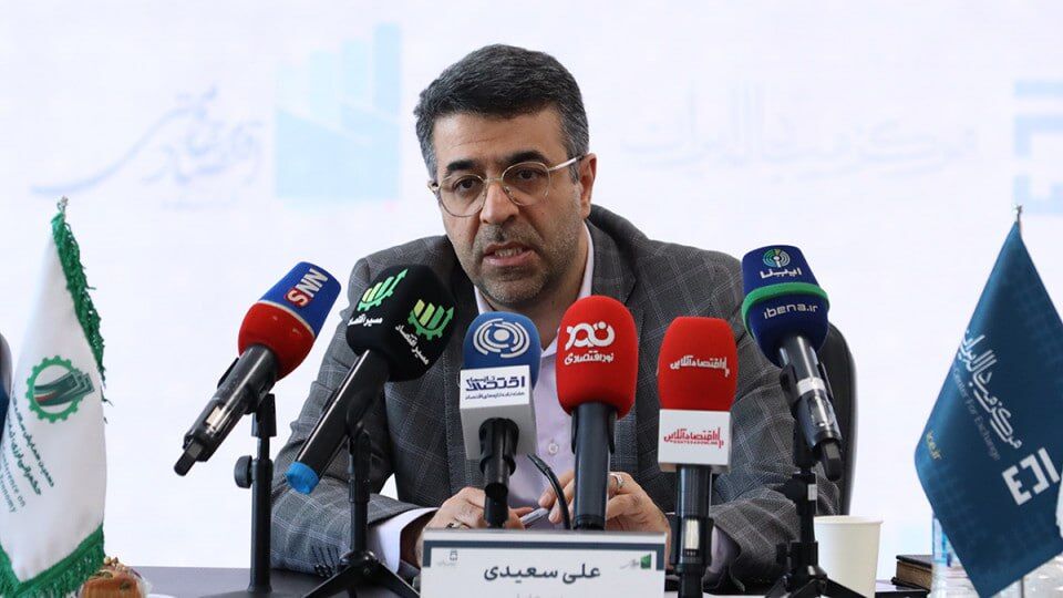 قاچاق طلا کنترل میشود / ۲۰ میلیارد دلار، پس انداز ارزی مردم! قاچاق طلا کنترل میشود / ۲۰ میلیارد دلار، پس انداز ارزی مردم!