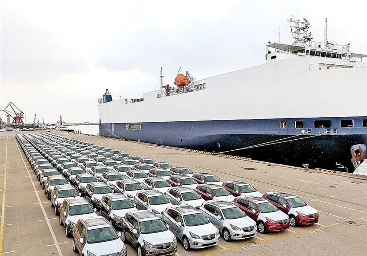 فوتبالیست ملی پوش اولین BMW سری هفت جدید را وارد کرد + عکس فوتبالیست ملی پوش اولین BMW سری هفت جدید را وارد کرد + عکس