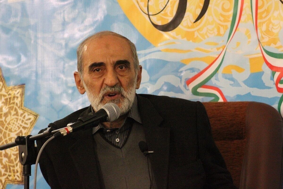 حسین شریعتمداری: دلار و خودرو گران شده؟ ربطی به دولت ندارد! حسین شریعتمداری: دلار و خودرو گران شده؟ ربطی به دولت ندارد!