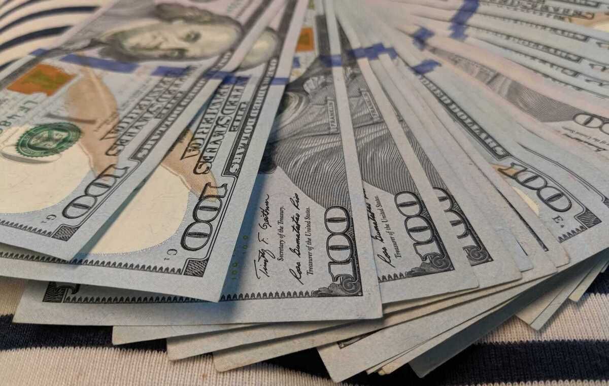 دوباره پای ارز دستوری در بودجه سال آینده به میان آمد/ آیا این بار دلار ۳۱ هزار تومان ناجی سفره مردم می شود؟ دوباره پای ارز دستوری در بودجه سال آینده به میان آمد/ آیا این بار دلار ۳۱ هزار تومان ناجی سفره مردم می شود؟