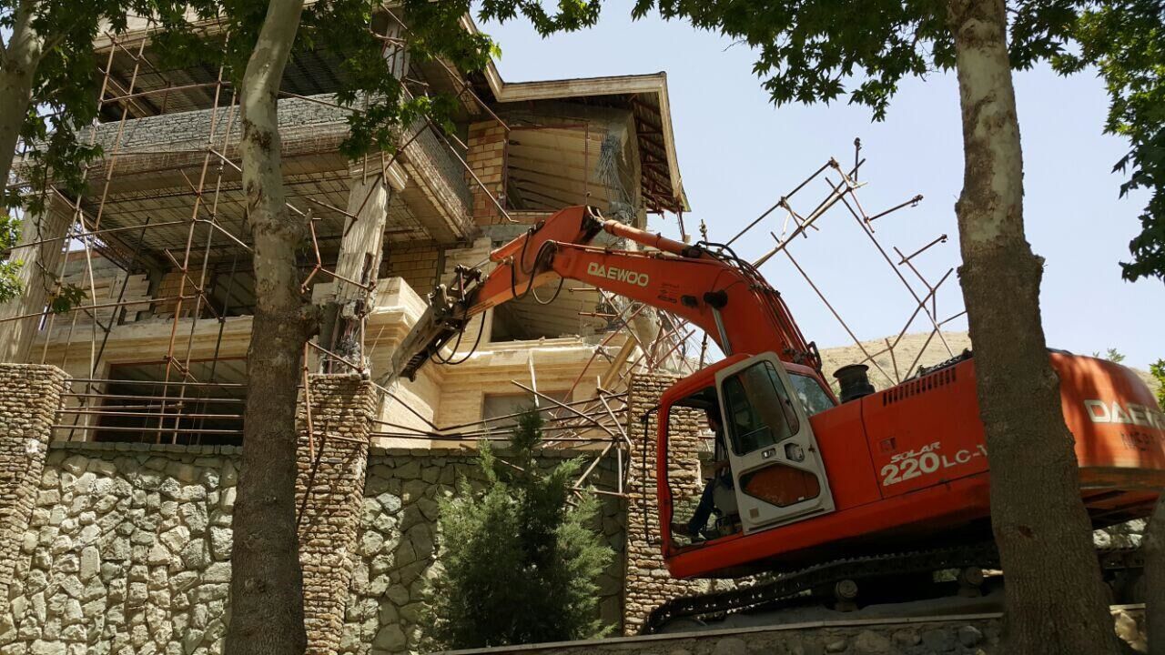 تخریب یک مجتمع ویلایی غیرمجاز در این شهرستان تخریب یک مجتمع ویلایی غیرمجاز در این شهرستان