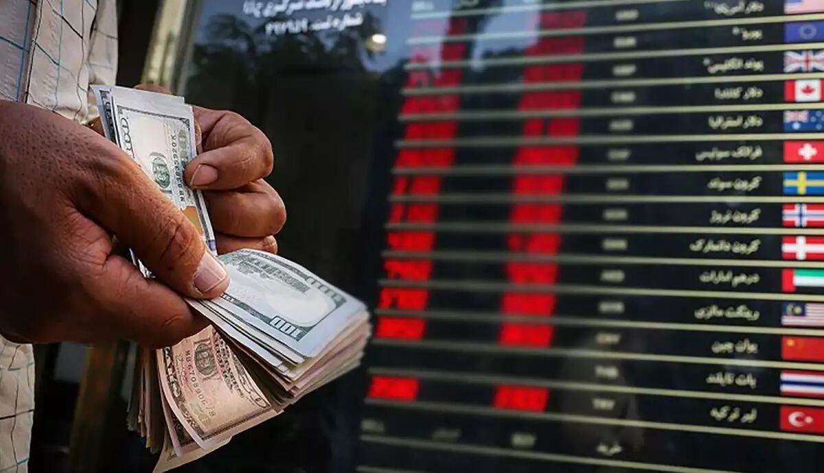 فعالان غیرمجاز بازار ارز دستگیر شدند فعالان غیرمجاز بازار ارز دستگیر شدند
