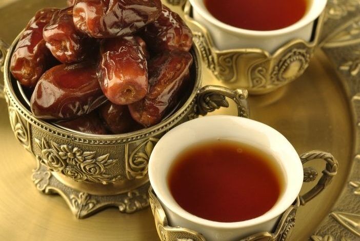 بالاخره با چای خرما بخوریم یا نخوریم؟ + لیست قیمت انواع خرما بالاخره با چای خرما بخوریم یا نخوریم؟ + لیست قیمت انواع خرما