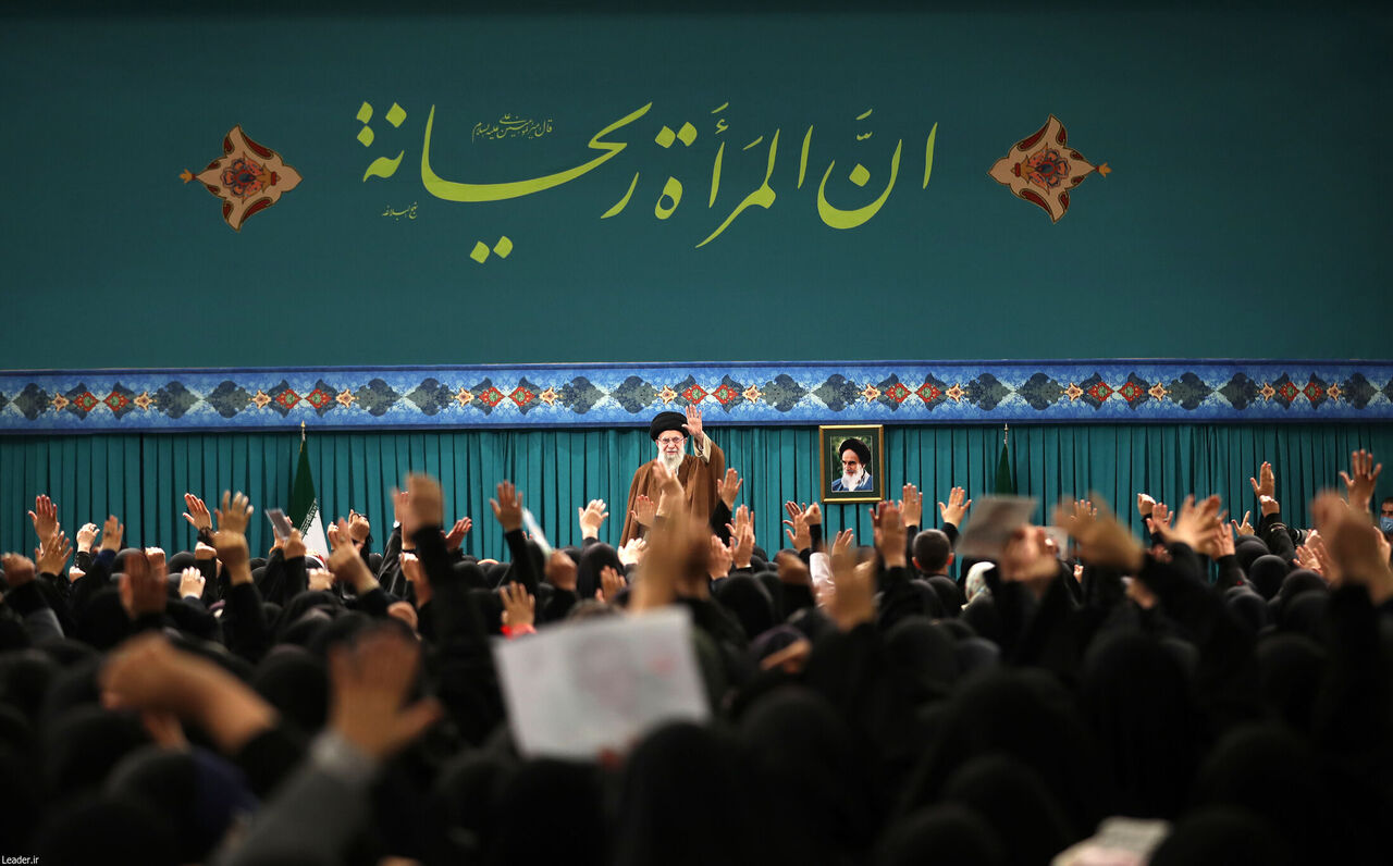 مسئله زن در اسلام یکی از نقاط قوت اسلام است مسئله زن در اسلام یکی از نقاط قوت اسلام است