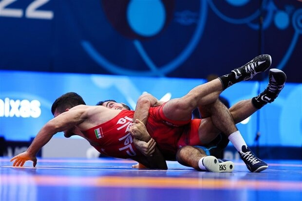 پرتاب بطری آب، فرنگیکار ایران را راهی بیمارستان کرد! + فیلم پرتاب بطری آب، فرنگیکار ایران را راهی بیمارستان کرد! + فیلم