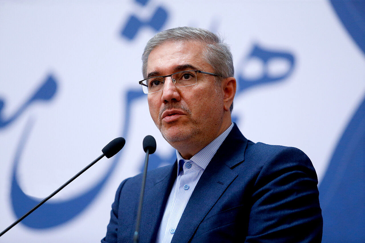 خبر مهم رییس سازمان برنامه و بودجه درباره حقوق کارمندان! خبر مهم رییس سازمان برنامه و بودجه درباره حقوق کارمندان!