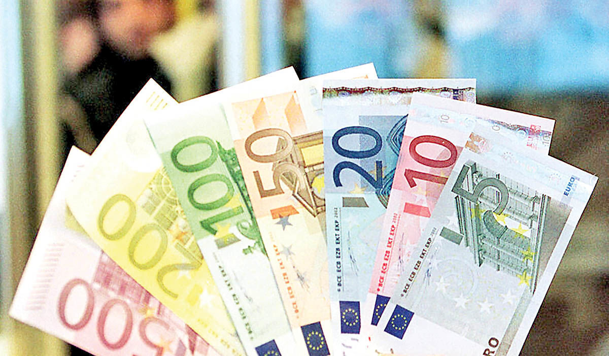 قیمت یورو امروز ۱۰ بهمن ماه ۱۴۰۲ در بازار قیمت یورو امروز ۱۰ بهمن ماه ۱۴۰۲ در بازار
