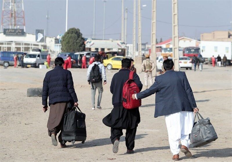 اخراج اتباع غیرمجاز از تهران کلید خورد اخراج اتباع غیرمجاز از تهران کلید خورد