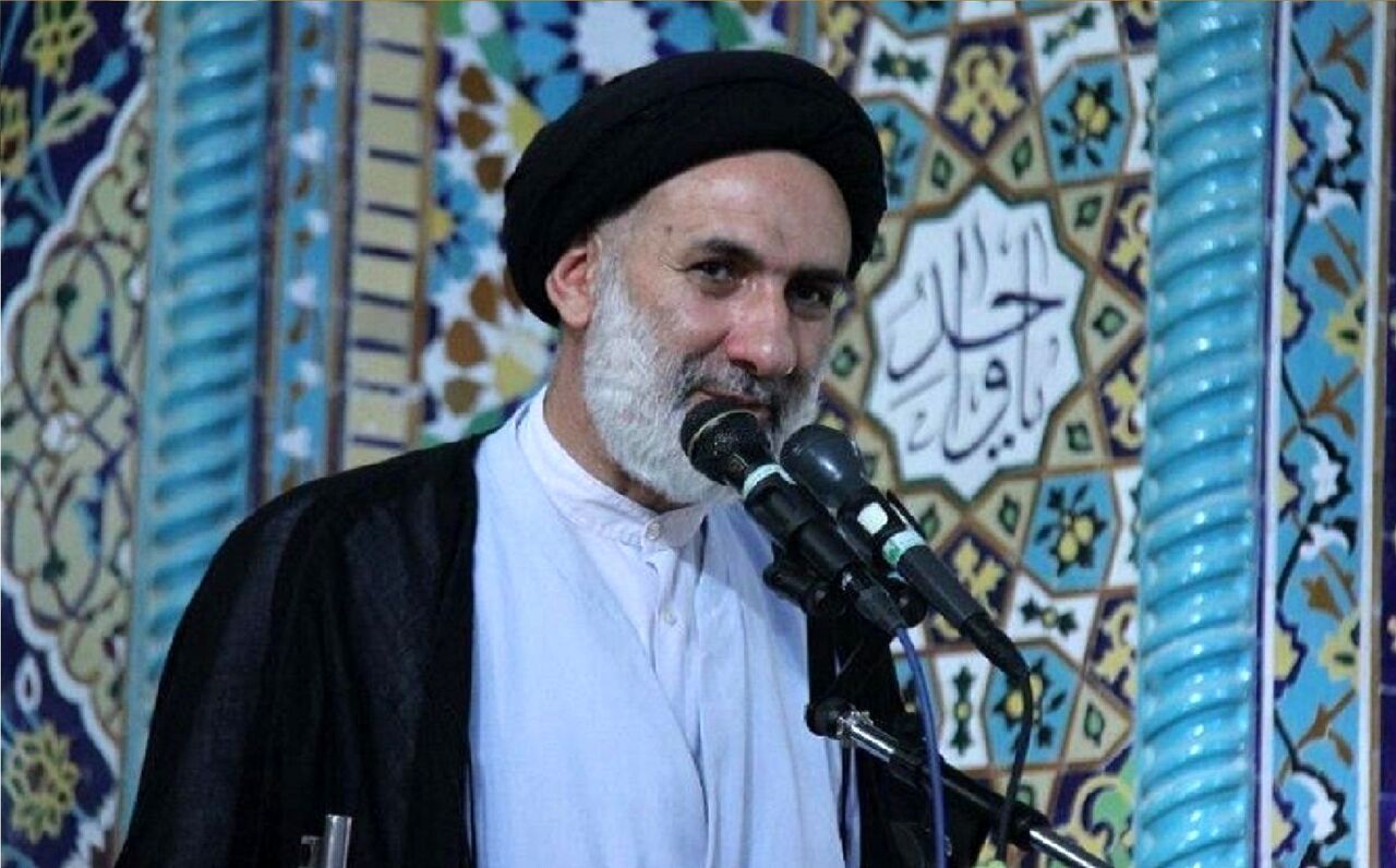 انتقاد تند یک امام جمعه از حک تصاویر زنان جوان بر سنگ قبرها انتقاد تند یک امام جمعه از حک تصاویر زنان جوان بر سنگ قبرها