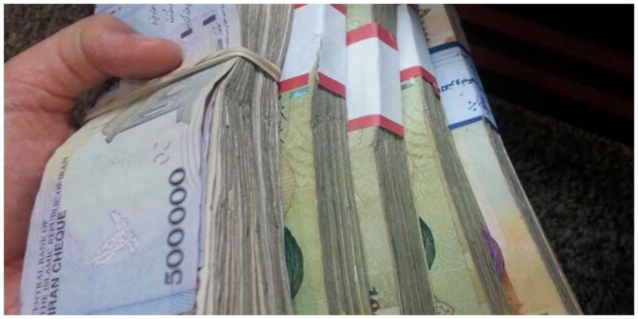 خبر خوش دولت / عیدی کارمندان و بازنشستگان افزایش یافت خبر خوش دولت / عیدی کارمندان و بازنشستگان افزایش یافت