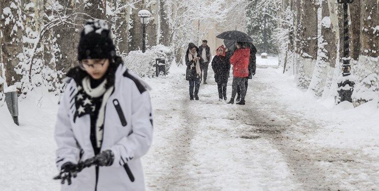 بارش برف در تهران آغاز شد بارش برف در تهران آغاز شد