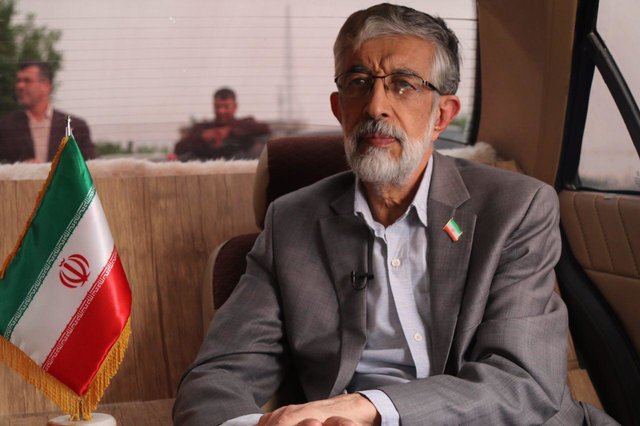 نمیشود برویم مذاکره کنیم و استقلال کشور را بفروشیم نمیشود برویم مذاکره کنیم و استقلال کشور را بفروشیم