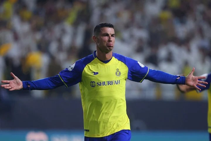 عصبانیت شدید رونالدو از هواداران الهلال + عکس عصبانیت شدید رونالدو از هواداران الهلال + عکس