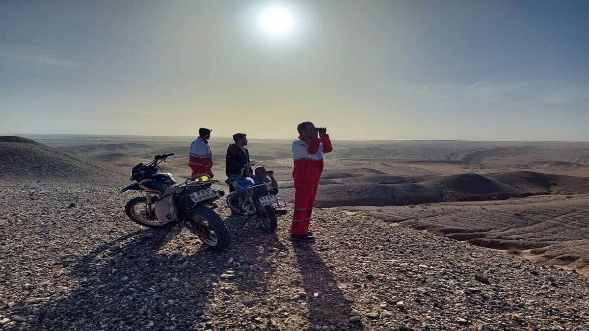 ۱۰ گردشگر مفقودی کویر طبس پیدا شدند ۱۰ گردشگر مفقودی کویر طبس پیدا شدند