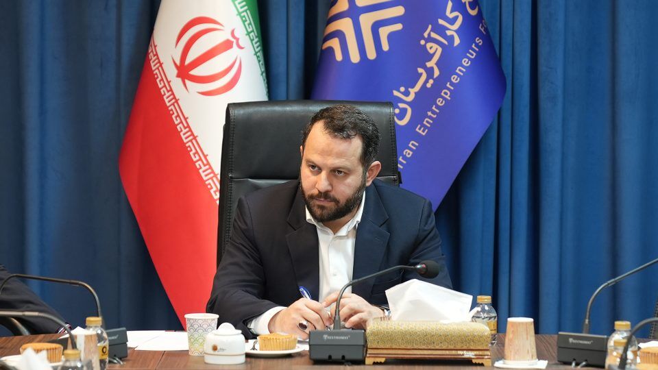 لزوم افزایش صادرات کالاهای با ارزش افزوده بالا و دانشبنیان لزوم افزایش صادرات کالاهای با ارزش افزوده بالا و دانشبنیان