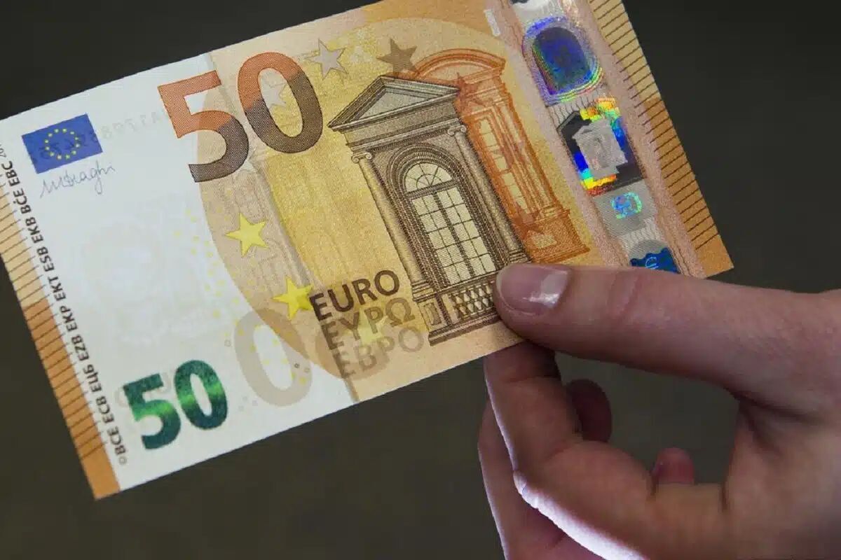 قیمت یورو امروز ۲۸ بهمن ماه ۱۴۰۲ در بازار قیمت یورو امروز ۲۸ بهمن ماه ۱۴۰۲ در بازار