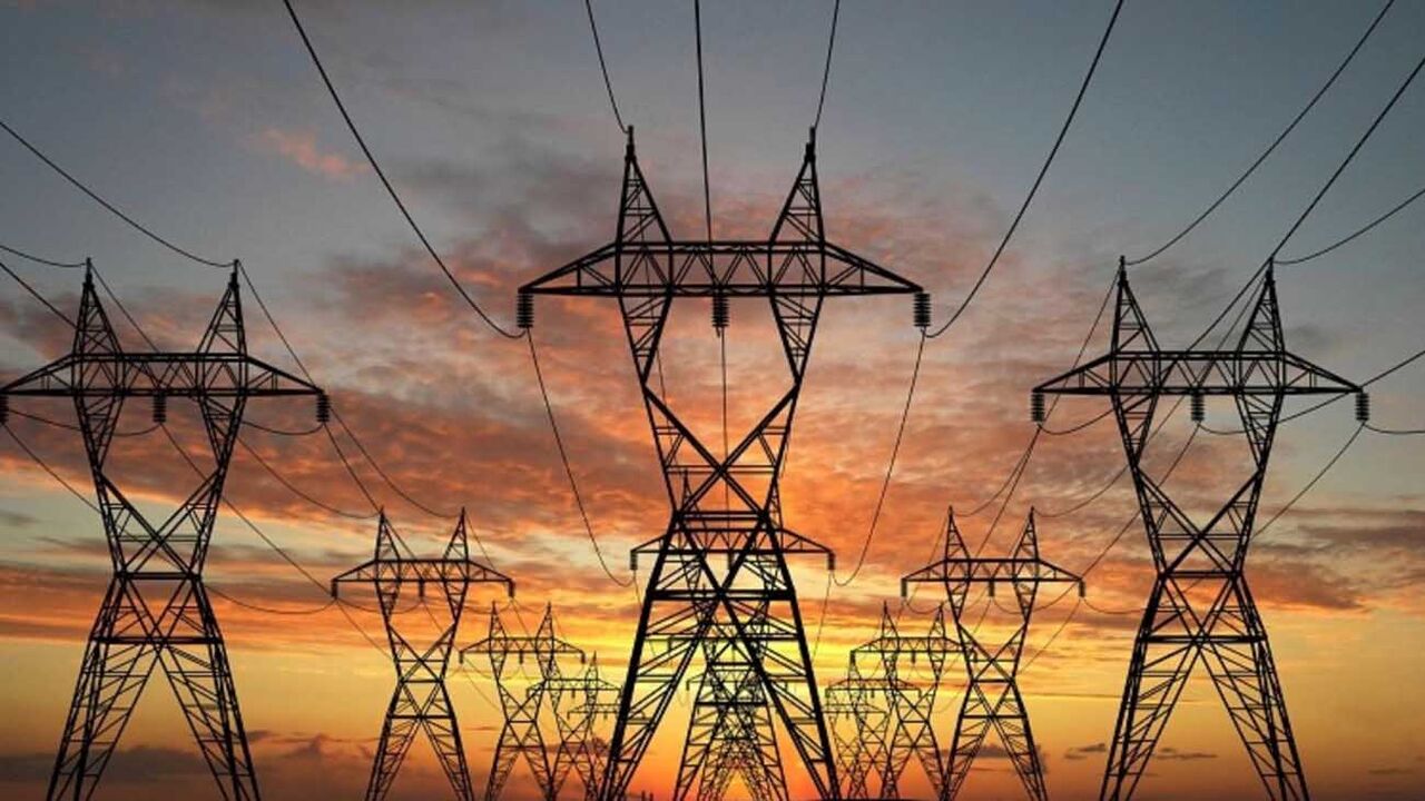 وزیر نیرو از آماده شدن زیرساختهای صادرات برق به اروپا خبر داد/ سرمایهگذاری برای صادرات با وجود ناترازی در داخل وزیر نیرو از آماده شدن زیرساختهای صادرات برق به اروپا خبر داد/ سرمایهگذاری برای صادرات با وجود ناترازی در داخل