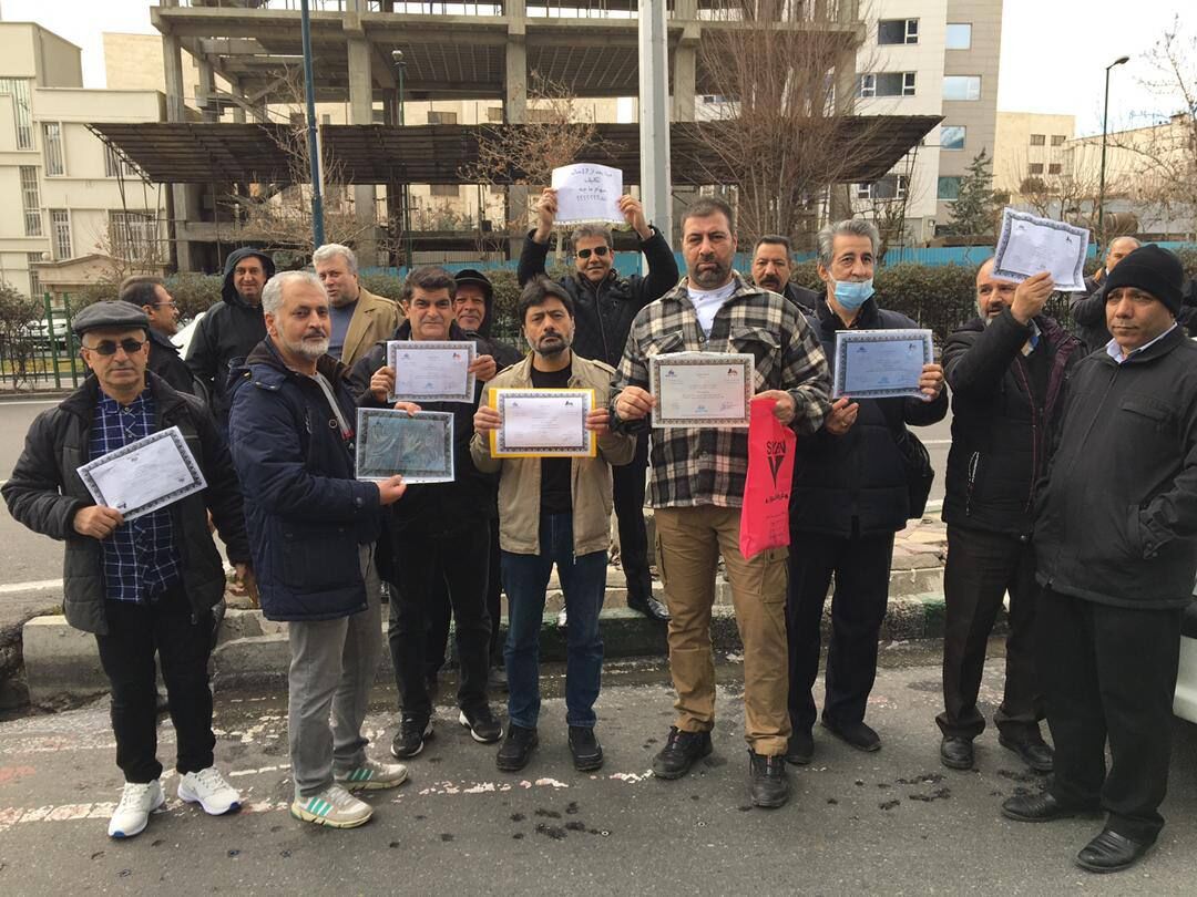 تجمع بازنشستگان نیرپارس مقابل مپنا تجمع بازنشستگان نیرپارس مقابل مپنا
