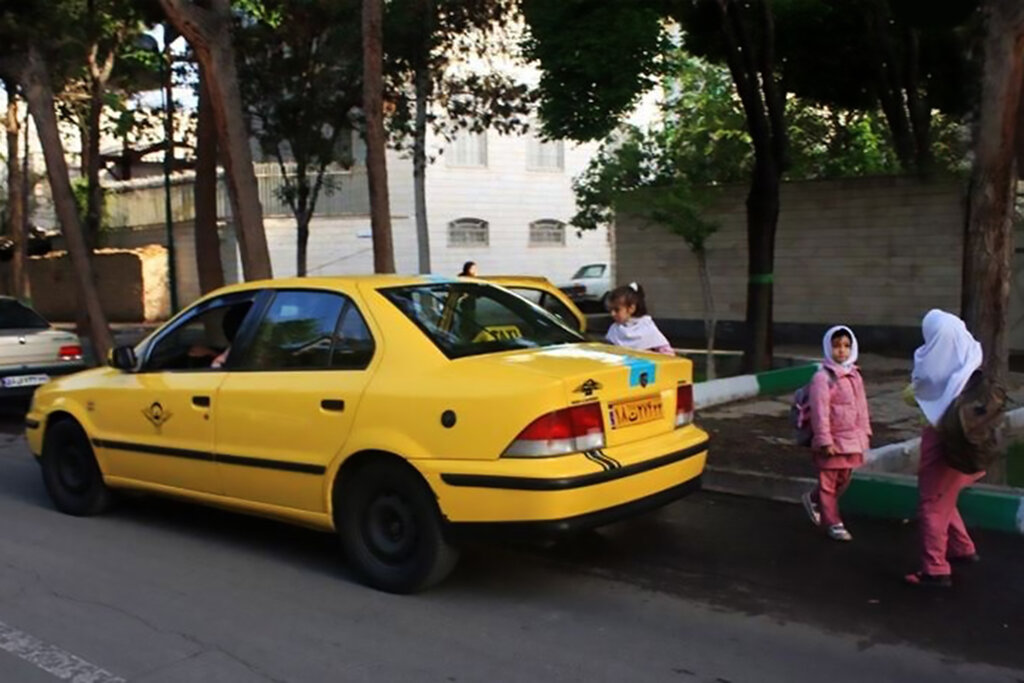 ترمز ناگهانی سرویس مدرسه ۱۳ نفر را مصدوم کرد ترمز ناگهانی سرویس مدرسه ۱۳ نفر را مصدوم کرد
