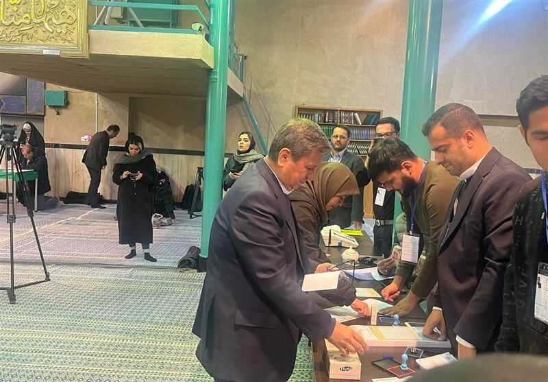 همتی: قهر با صندوق رأی را نمیپذیرم! همتی: قهر با صندوق رأی را نمیپذیرم!
