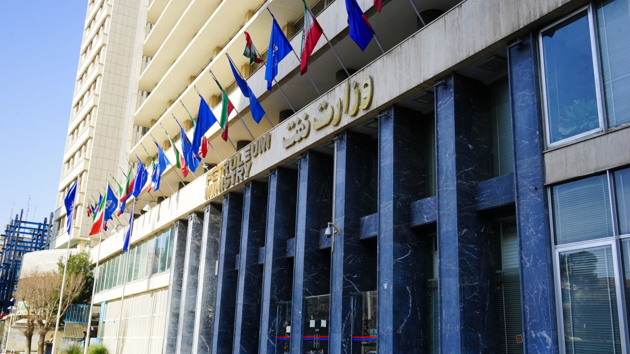 حکمرانی اقتصادی در ایران به مدیریت رانت تنزل یافته است حکمرانی اقتصادی در ایران به مدیریت رانت تنزل یافته است