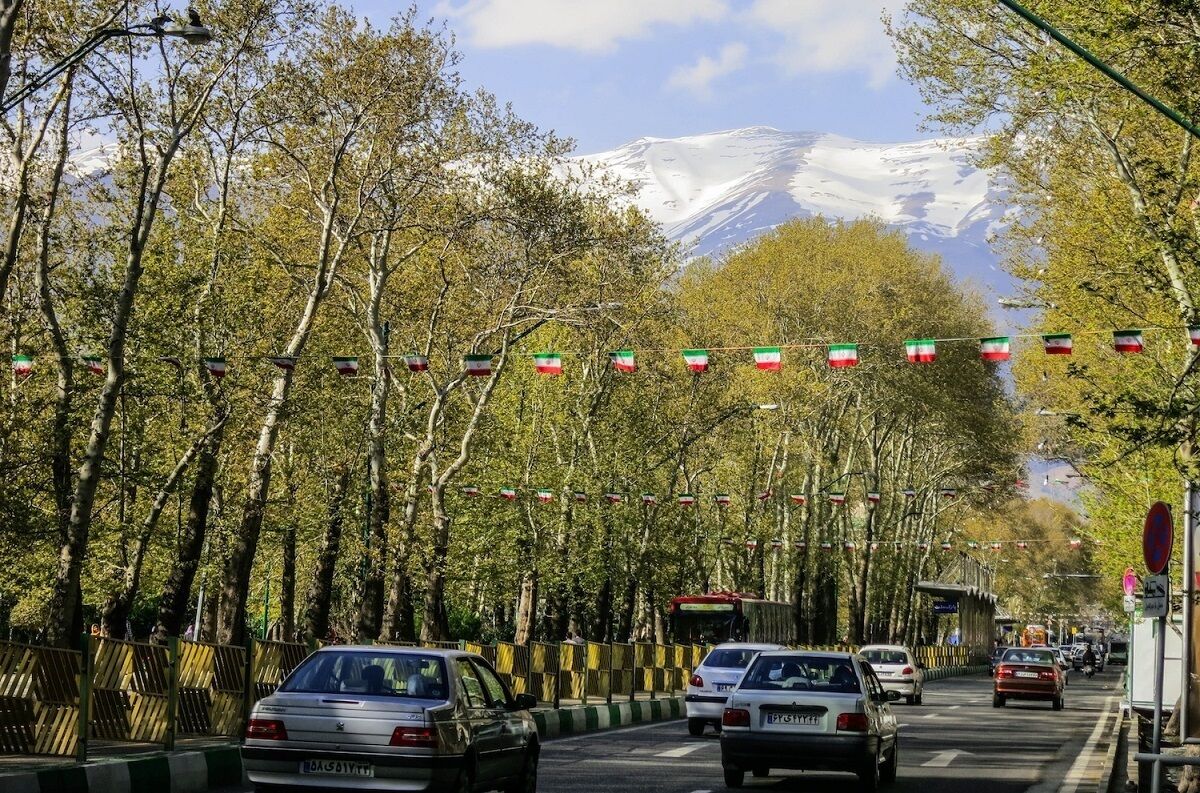 قیمت خانه در خیابان ولیعصر تهران چند میلیارد تومان است؟ قیمت خانه در خیابان ولیعصر تهران چند میلیارد تومان است؟