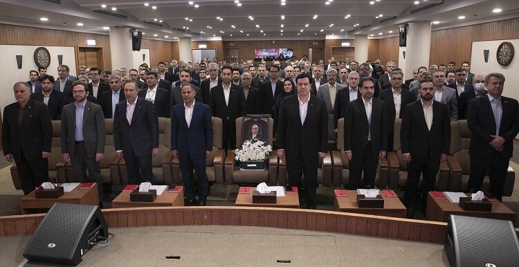 آیین معارفه مدیرعامل جدید بانک ملت با حضور مدیران وزارت اقتصاد برگزار شد آیین معارفه مدیرعامل جدید بانک ملت با حضور مدیران وزارت اقتصاد برگزار شد