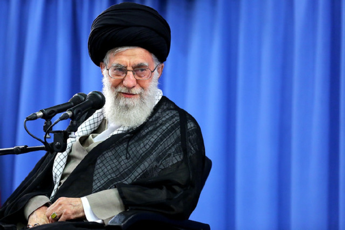 دیدار جمعی از رأی اولیها و خانوادههای شهدا با رهبر انقلاب دیدار جمعی از رأی اولیها و خانوادههای شهدا با رهبر انقلاب