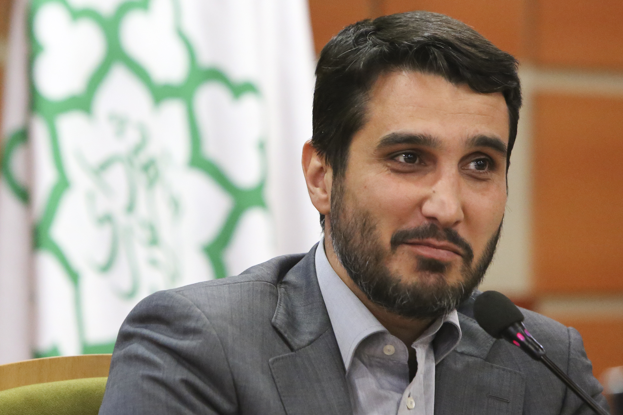 بازداشت یکی از کارمندان دفتر شهردار تهران بازداشت یکی از کارمندان دفتر شهردار تهران