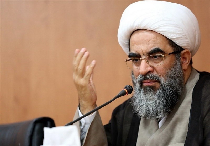 آیت الله فاضل لنکرانی: معصیت فردی که با عصا به زن بی حجاب می زند بدتر از اوست آیت الله فاضل لنکرانی: معصیت فردی که با عصا به زن بی حجاب می زند بدتر از اوست