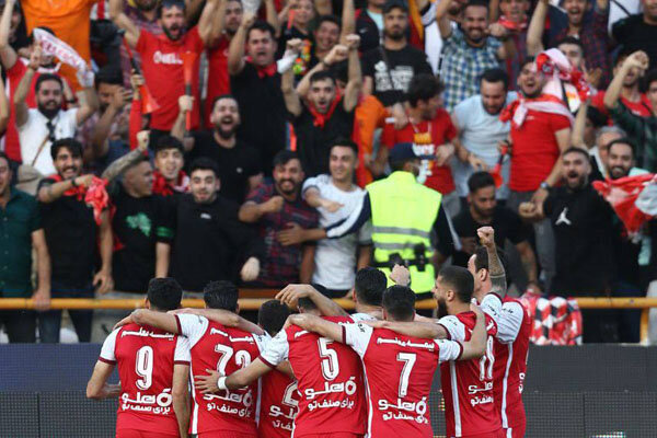 طوفان پرسپولیس و سپاهان، کار را به هفته آخر کِشاند طوفان پرسپولیس و سپاهان، کار را به هفته آخر کِشاند