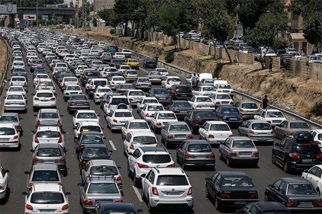 ترافیک پرحجم در مسیرهای منتهی به شمال ترافیک پرحجم در مسیرهای منتهی به شمال