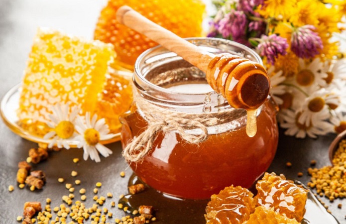 یک کیلو عسل چهل گیاه ۷۰۰ هزار تومان! + جدول قیمت ها یک کیلو عسل چهل گیاه ۷۰۰ هزار تومان! + جدول قیمت ها