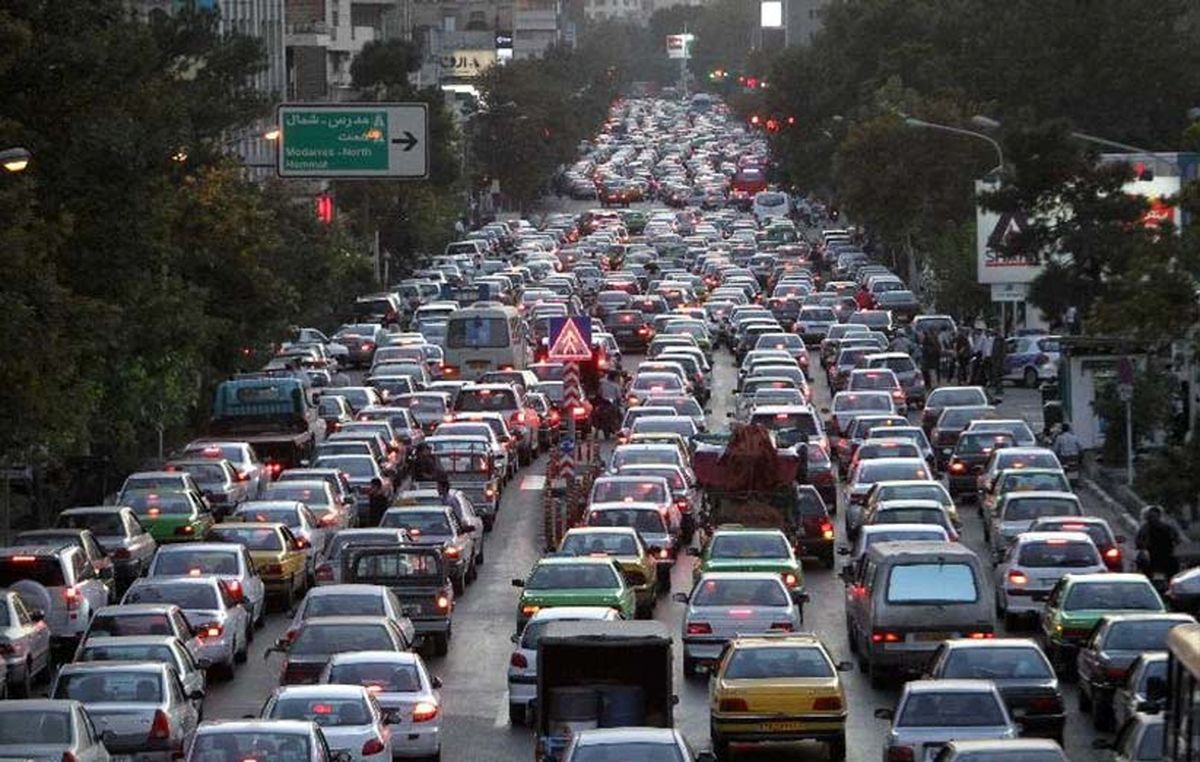 ترافیک فوق سنگین در خروجی های شرقی تهران ترافیک فوق سنگین در خروجی های شرقی تهران