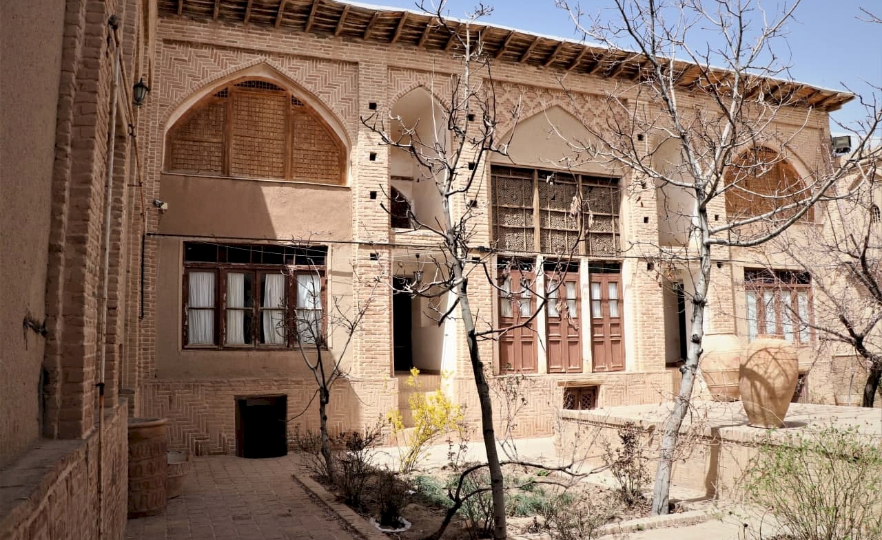 علت ترک های خانه مصدق / مرمت خانه شروع می شود علت ترک های خانه مصدق / مرمت خانه شروع می شود