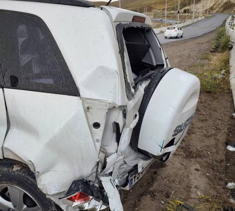 حادثه برای رییس کل گمرک در سفر به بروجرد حادثه برای رییس کل گمرک در سفر به بروجرد