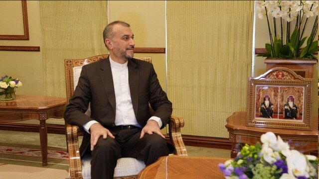 استقبال امیرعبداللهیان از نشست سران ۸ کشور حوزه خلیج فارس استقبال امیرعبداللهیان از نشست سران ۸ کشور حوزه خلیج فارس
