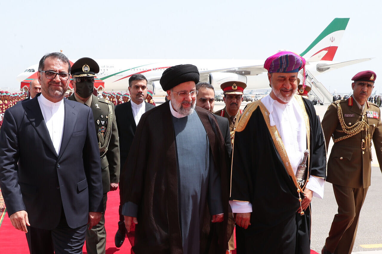 سلطان عمان با یک هیات بلند پایه وارد تهران شد سلطان عمان با یک هیات بلند پایه وارد تهران شد