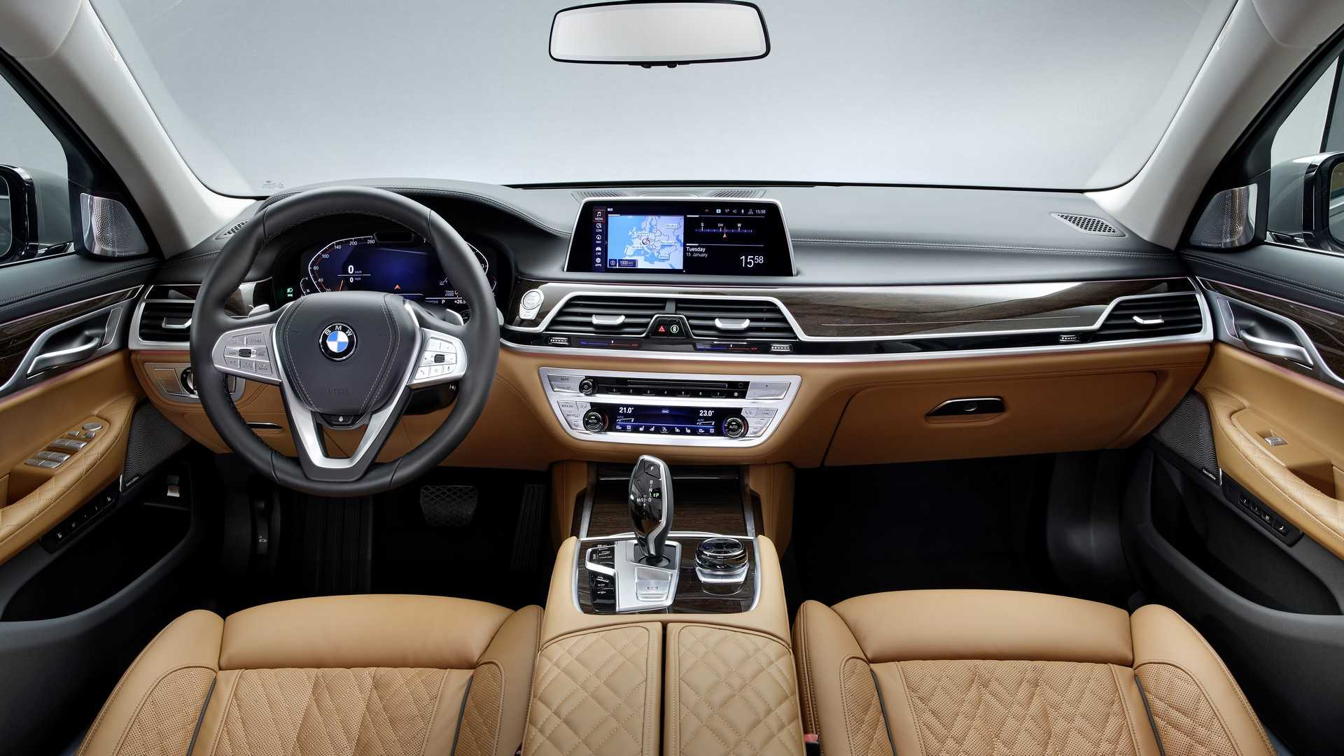 پرچمدار افسانه ای BMW رونمایی شد + عکس پرچمدار افسانه ای BMW رونمایی شد + عکس