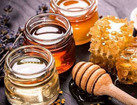 ترفندهای دور نگهداشتن مورچهها از عسل در خانه + لیست قیمت انواع عسل گیاهی ترفندهای دور نگهداشتن مورچهها از عسل در خانه + لیست قیمت انواع عسل گیاهی
